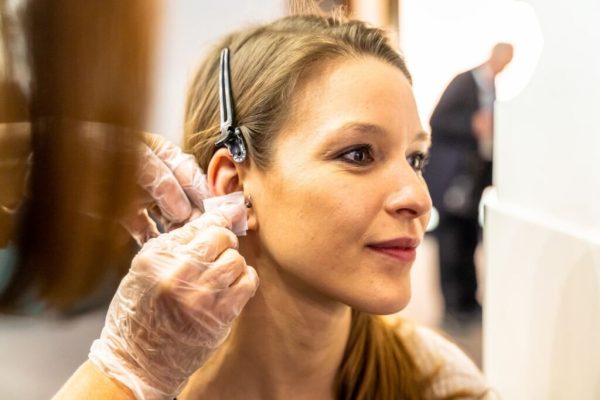 Oorgaatjes laten prikken bij Ha Juweliers: met zorg en aandacht